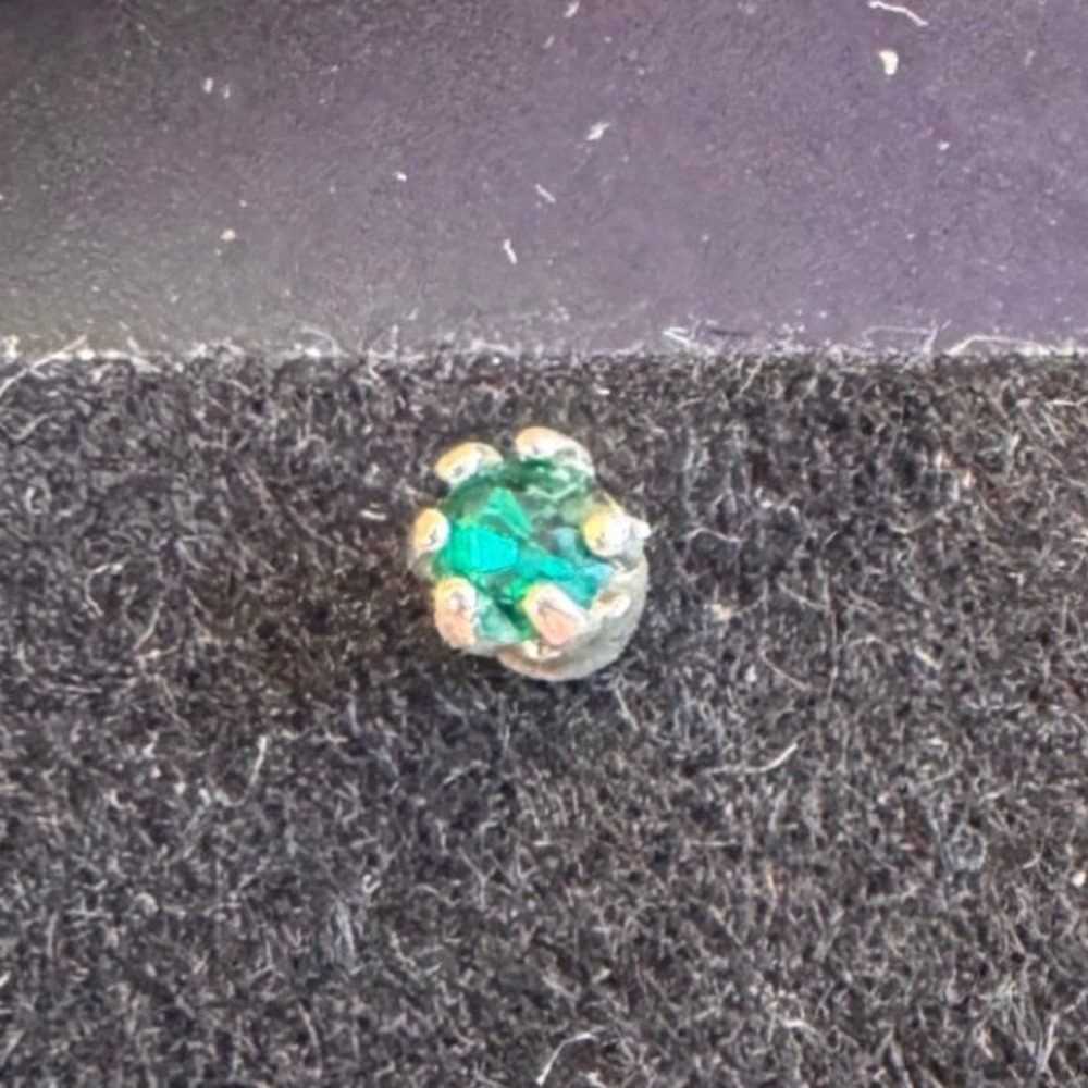 VTG Green Stud Earrings Set Gold Tone Small Minimalist Jewelry Set of 2 Pairs - Picture 3 of 4